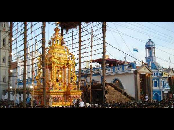 தங்கத் தேர் பவனி