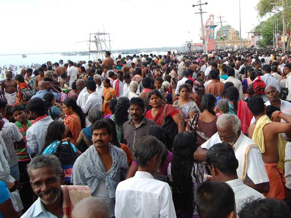 பல்லாயிரக்கணக்கான பக்தர்கள்