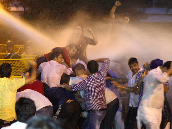 தண்னீர் பீய்ச்சி அப்புறப்படுத்தல்