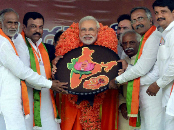 Narendra Modi addresses in Hyderabad