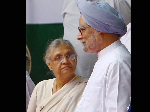 ஷீலா தீட்சித்துடன் மன்மோகன்