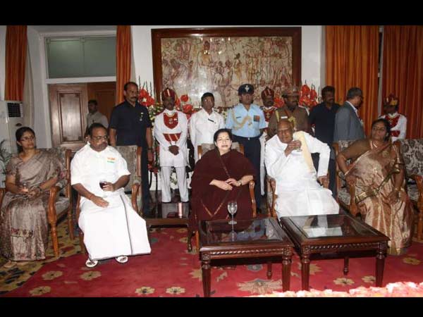 ஆளுநர் மாளிகையில் தேநீர் விருந்து