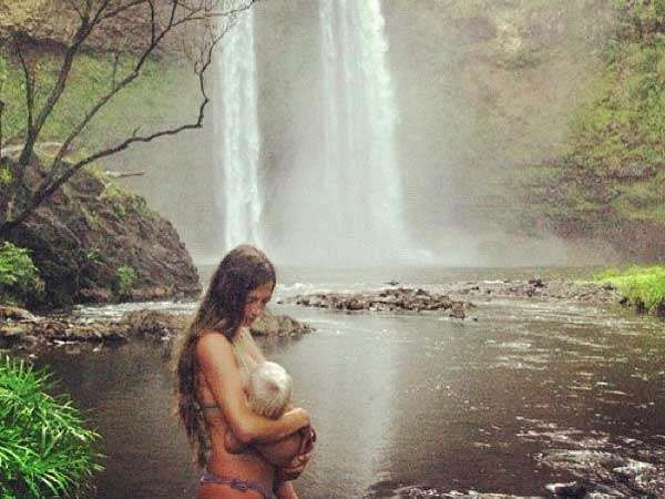 தலைகீழாக யோகாசனம்