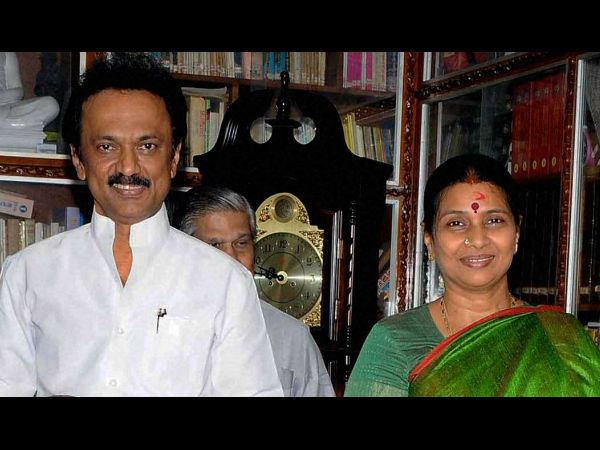 வீட்டு நிர்வாகத்தில் மனைவி துர்கா