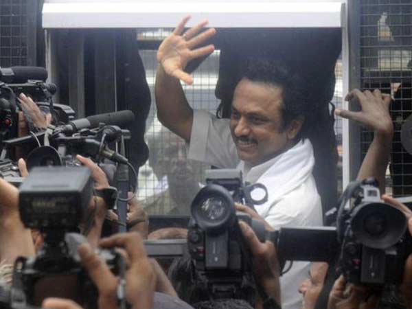 13 முறை கைது