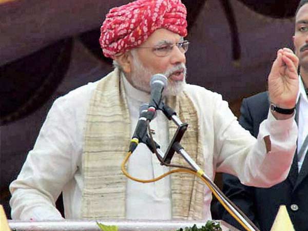 தெருச்சண்டை போல சவால் விடுகிறார்..