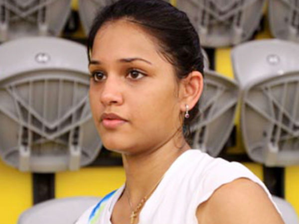 இங்கிலாந்தில் வைத்து ஸ்வீட் ஷாக்