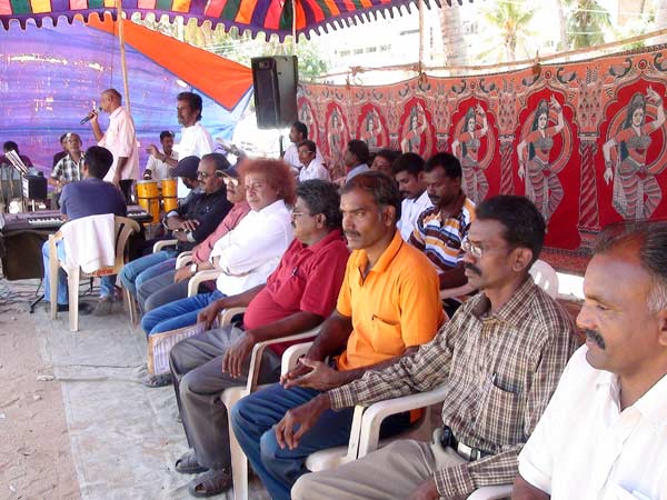 Stage artistes sit on fast in Tuticorin