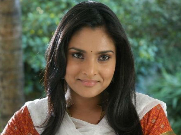 திரைப்படத்திலும் கவனம்