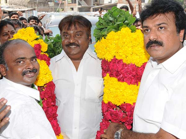 உற்சாகத்தில் கேப்டன் கட்சியினர்