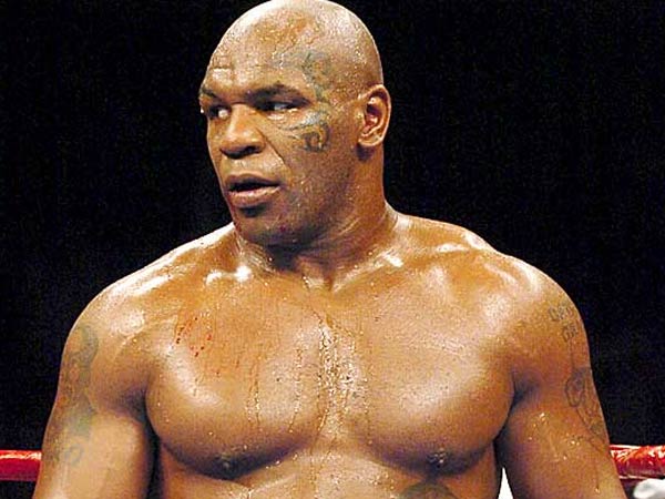 காதைக் கடித்த மைக்....