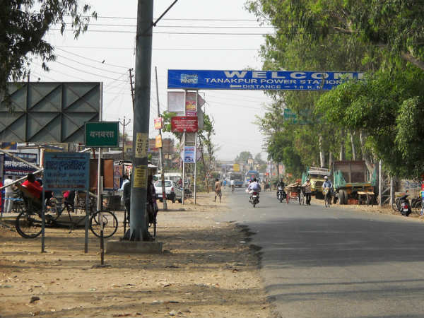 இந்திய-நேபாள எல்லையில் காத்திருப்பு