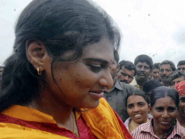 ஷர்மிளா பஸ் பயணம்