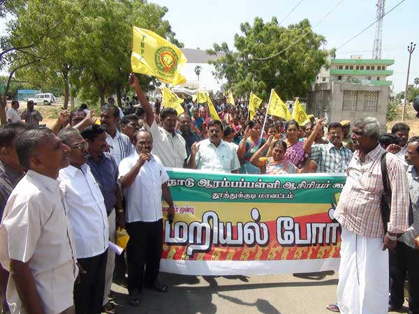 Noon meal workers and teachers stage agitations in Tuticorin