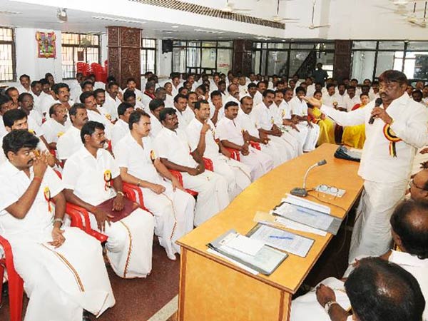 கூட்டணி குறித்து விஜயகாந்த்திடம் முடிவு