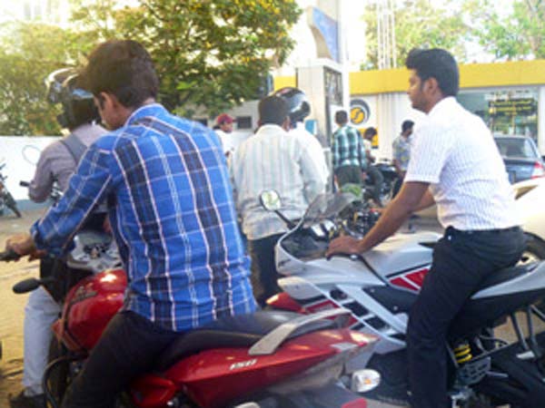 சார், பெட்ரா கார்ட் இருக்கா?... சார், பெட்ரா கார்ட் இருக்கா?...