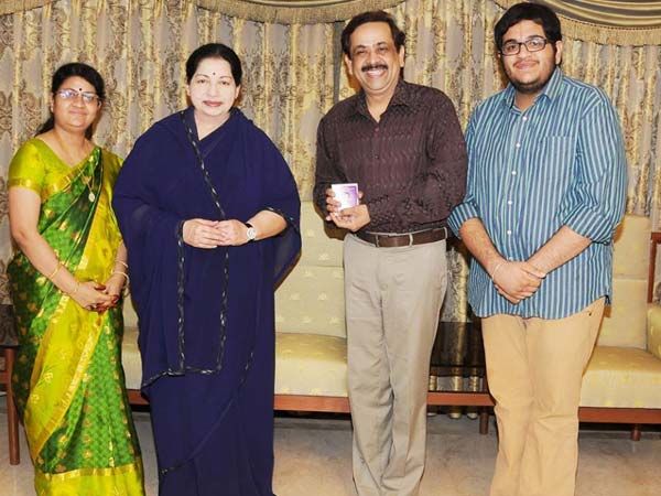 ஜெயா டிவி செய்தி வாசிப்பாளரும்