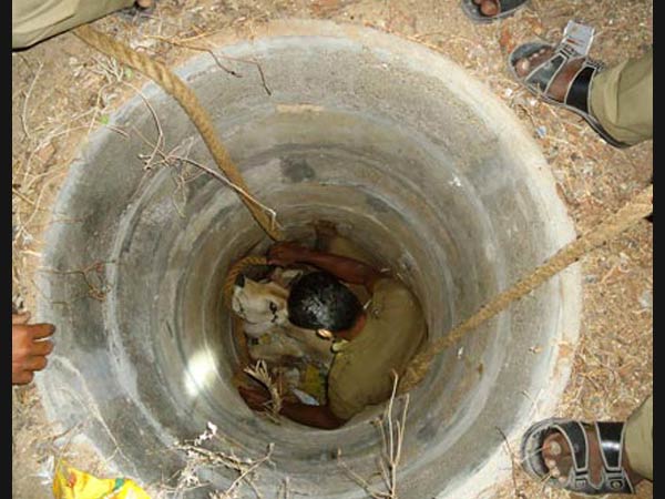 கயிறு கட்டி தூக்கினர்