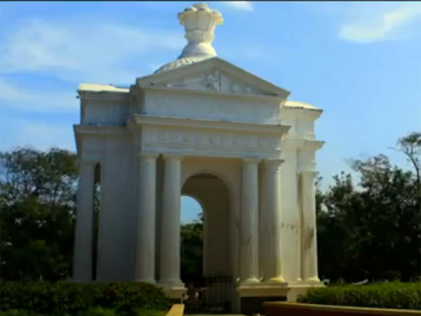 ஆட்சி டிஸ்மிஸ் அபாயம்
