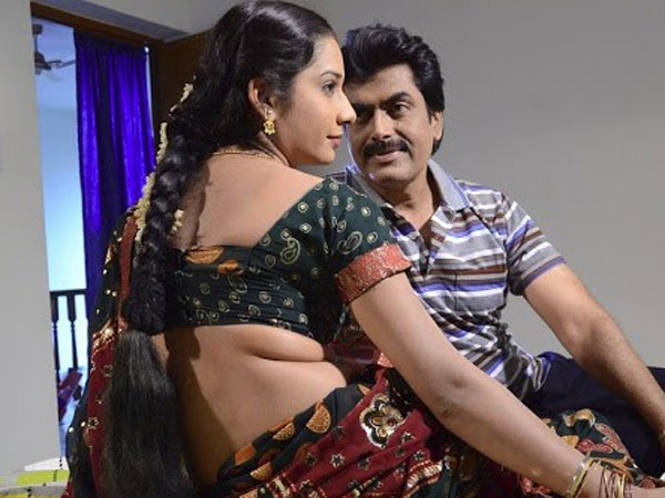 4வது இடத்தில் பின்னழகு 4வது இடத்தில் பின்னழகு