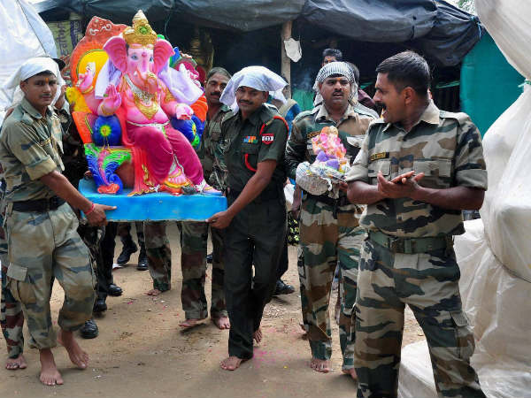 துப்பாக்கி ஏந்திய பாதுகாப்பு 