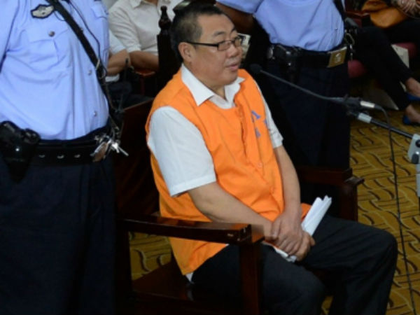 உற்சாகப் படுத்தவே சிரித்தேன்.... உற்சாகப் படுத்தவே சிரித்தேன்....