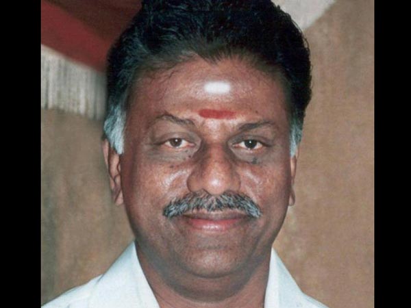 அமைச்சர்கள்- அதிகாரிகள்