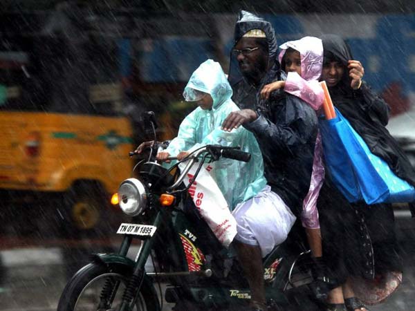 மழை பெய்யும்.. ஸ்கூல் இருக்கும்