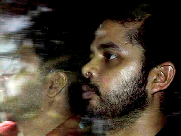 மே மாதம் கைது