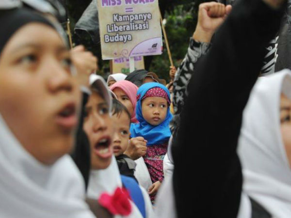 20 அழகிகள் பங்கேற்பு