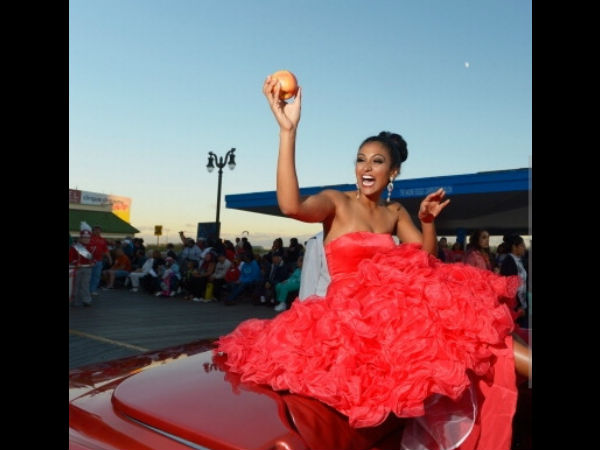 பாலிவுட் டான்ஸ் ஆடி கலக்கல்