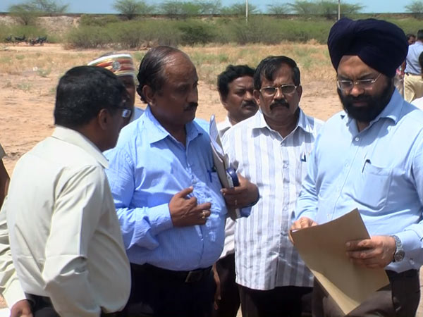 யார் யார் குழுவில்..