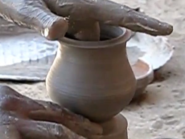 கையகல பானையில்