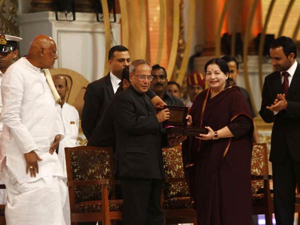 தனி விழா எடுத்திருக்கலாமே தனி விழா எடுத்திருக்கலாமே