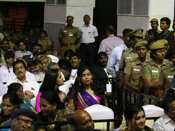 சூழ்ச்சியிலே சுவரமைத்து... சூழ்ச்சியிலே சுவரமைத்து...