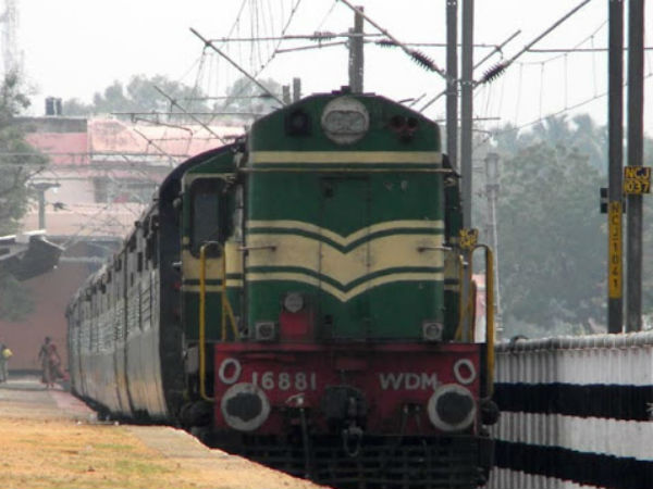 வைகை எக்ஸ்பிரஸ் டிரைவருக்கு தகவல்