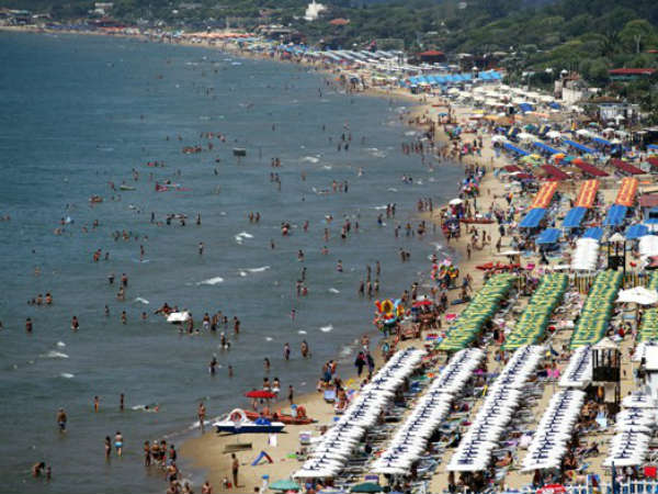 80,000 இத்தாலியர்கள்....