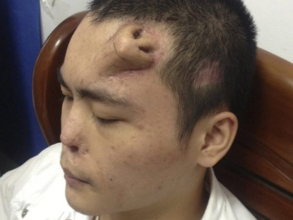 நிஜ மூக்காக...