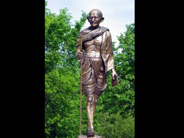 6 அடி காந்திச்சிலை... 6 அடி காந்திச்சிலை...