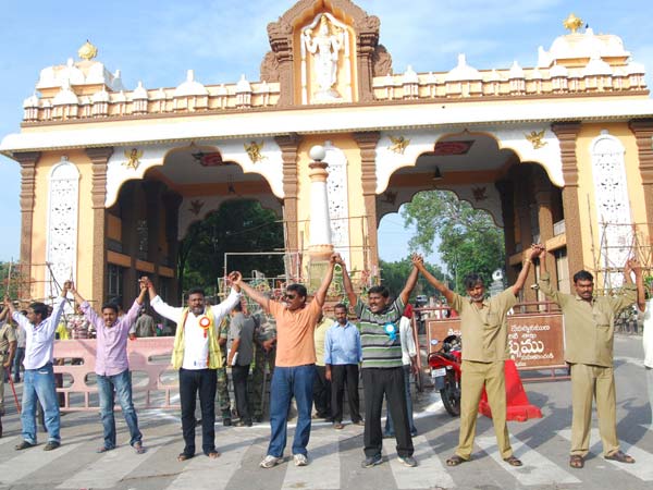 HC rejects PIL highlights safety hazards of Tirupati pilgrims HC rejects PIL highlights safety hazards of Tirupati pilgrims