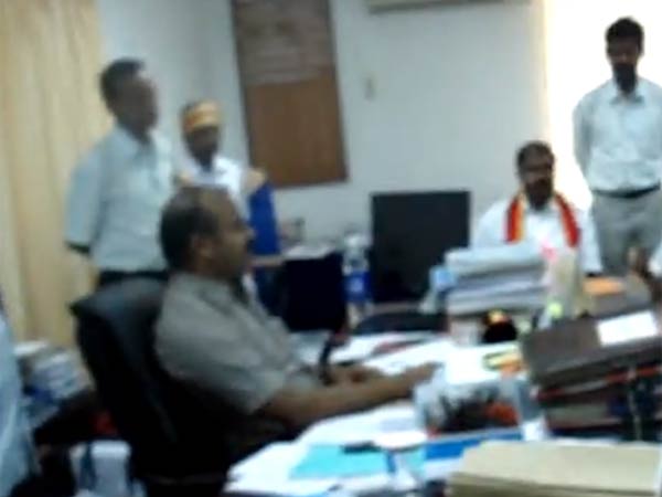 வேட்பு மனு பரிசீலனை