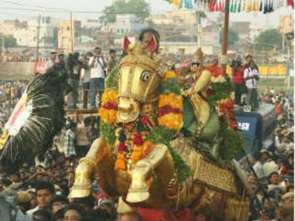 கள்ளழகருக்கு மாலை