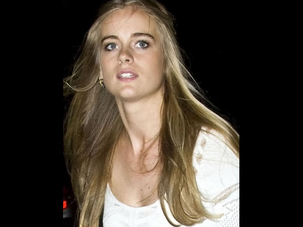 தொழிலதிபர் மகள்...