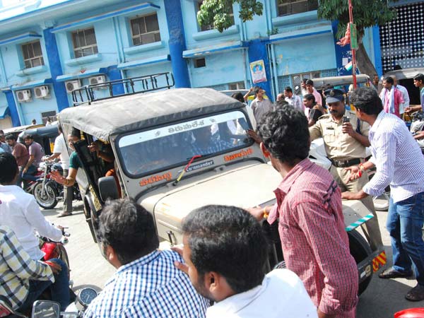 வாகனங்களுக்கு கட்டுப்பாடு வாகனங்களுக்கு கட்டுப்பாடு