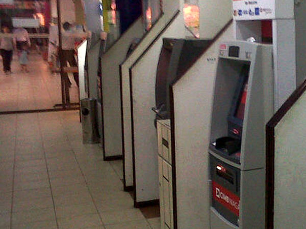 ஏடிஎம் காதலர்கள்...