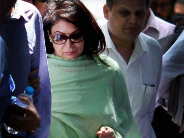 வருமான வரித்துறை ஆய்வாளர்கள்