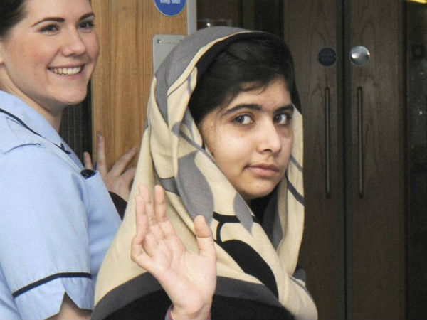 கத்திய சகமாணவிகள்...