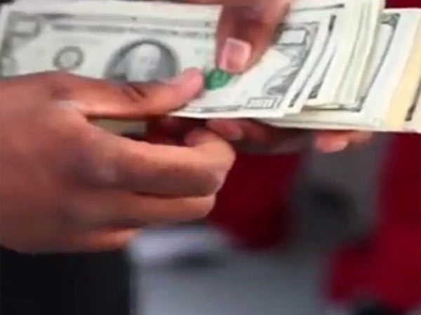  ஒரு நாளைக்கு 6 லட்சம் டாலர்