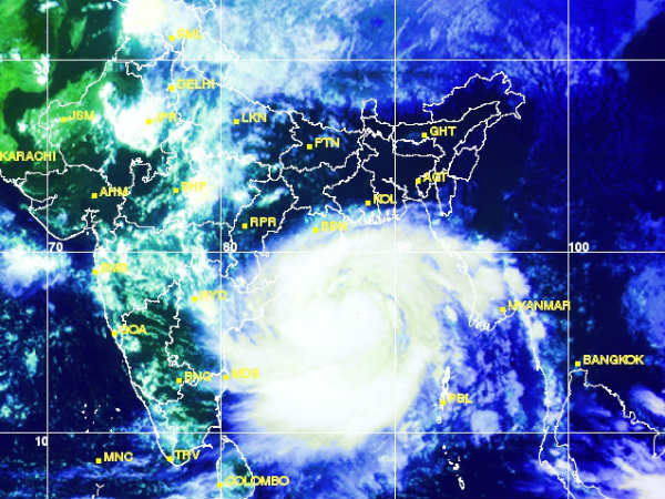Cyclone Phailin lay near Kalingapattinam Cyclone Phailin lay near Kalingapattinam