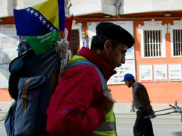 கால்நடையாக....